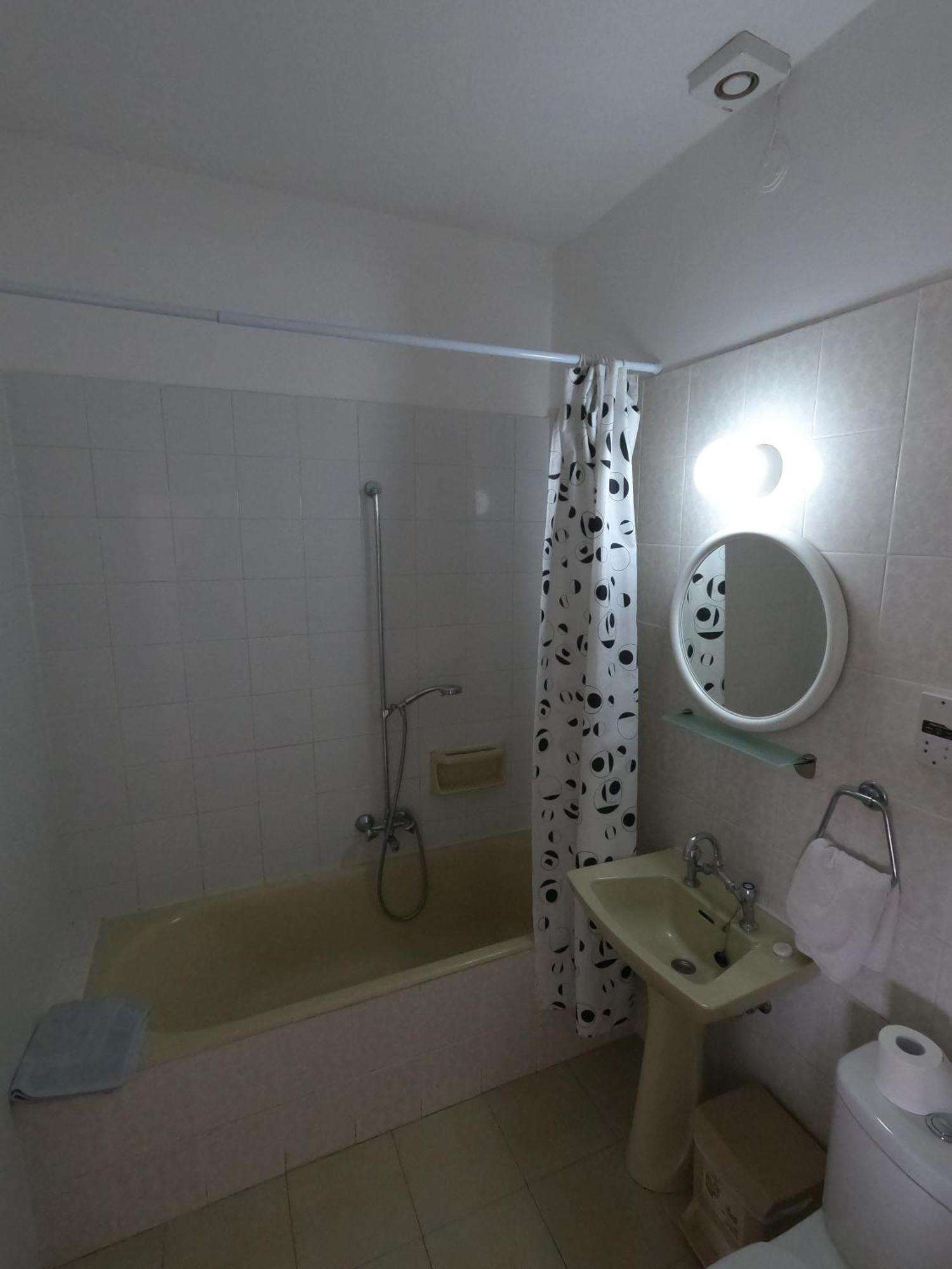 Island Budget Apartments Paphos Esterno foto
