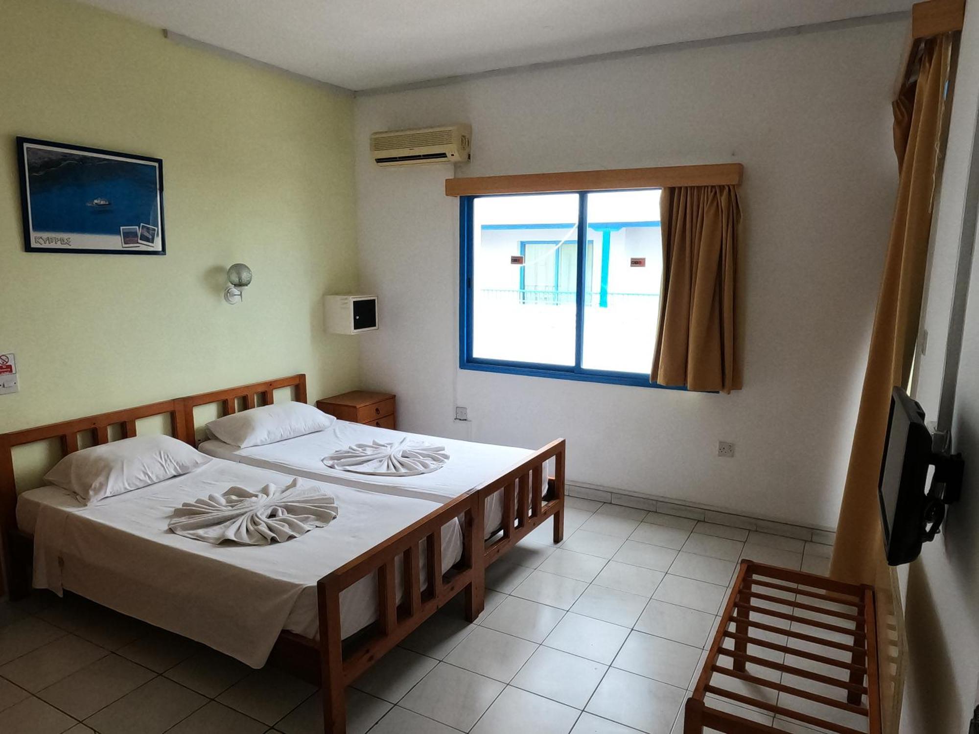 Island Budget Apartments Paphos Esterno foto